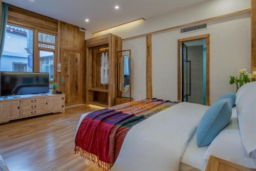 Double Room with Garden View image 10