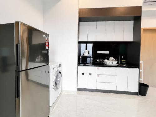 The Luxe by Manhattan Group - image 3