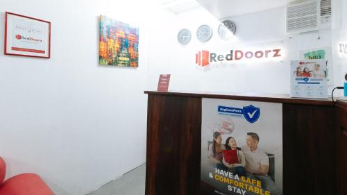 RedDoorz near Pasay Rotonda, Manila (photo 9)