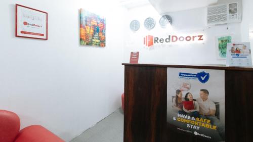 RedDoorz near Pasay Rotonda, Manila (photo 11)