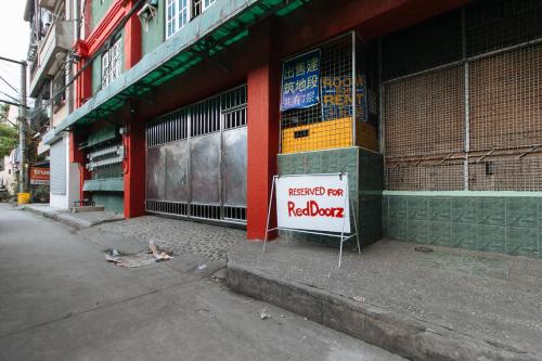 RedDoorz near Pasay Rotonda, Manila (photo 6)