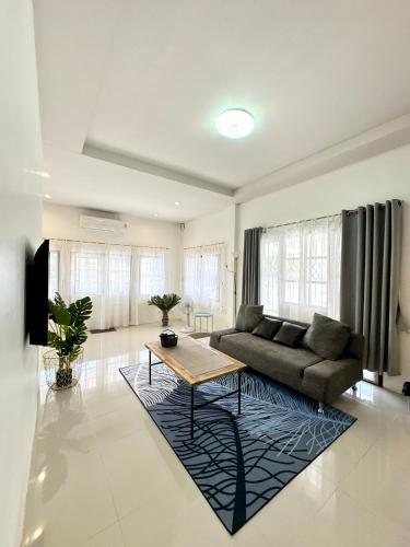 บ้านพักแบบสามห้องนอน (Three-Bedroom House)