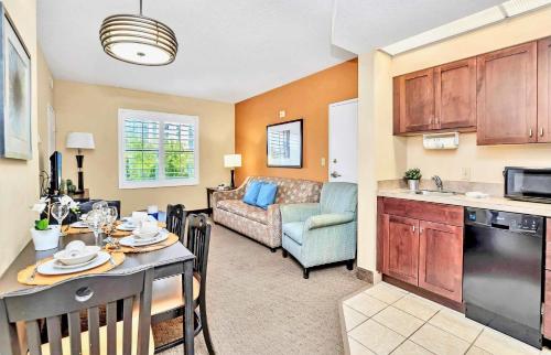 Suite near Disney w Pool Hot Tub & Arcade