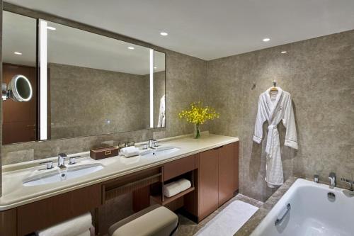 Hopewell Hotel Room Type - Premium Panoramic Suite