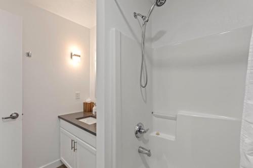 KBM Resorts Modern 2BR Across the St from Jordanelle Gondola and Reservoir MAS-3053 KBM Resorts Modern 2BR Across the St from Jordanelle Gondola and Reservoir MAS-3053