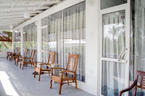 Asanka Surf House & Restaurant with pool - image 2