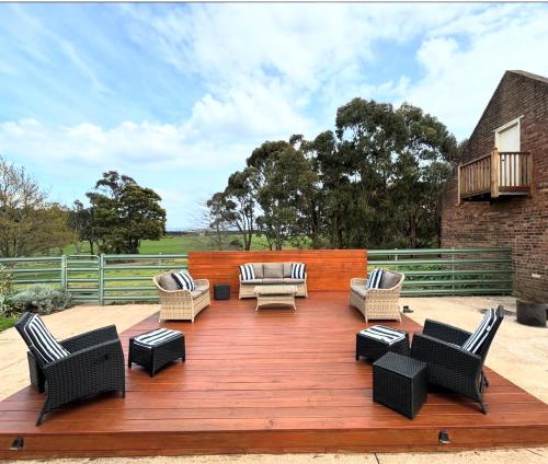 CLAYFIELD HOMESTEAD - rustic country accommodation in Prospect Vale