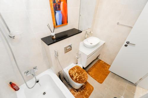Studio in Damac Hills - Luxurious Living with Premium Amenities, by Think Realty, Dubai (Foto 2)