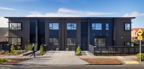 المنظر الخارجي, Large Bedroom with Private Bathroom Plus Shared Kitchen and Amenities in جبل ألبرت