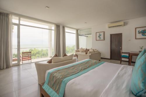 Luxury Suite - Ocean View image 6