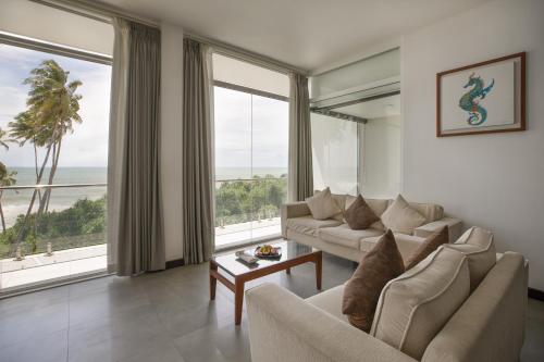 Luxury Suite - Ocean View image 8