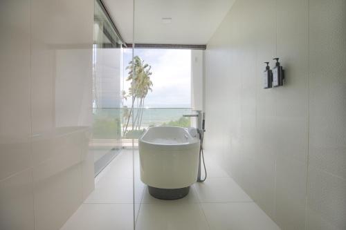 Luxury Suite - Ocean View image 1