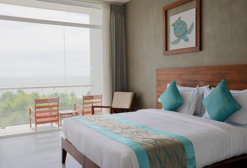 Deluxe Room Ocean View image 2