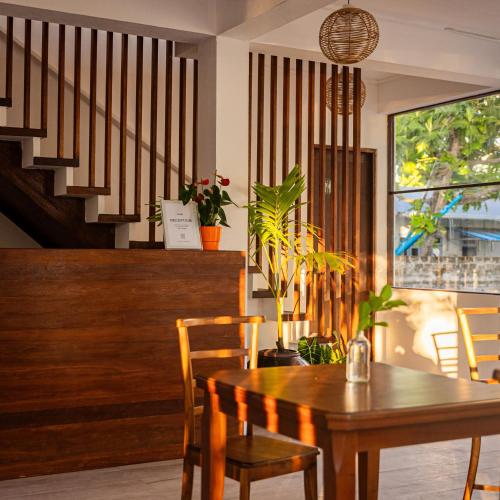 Restaurant, Zen Inn Fulhadhoo in Goidhoo Atoll