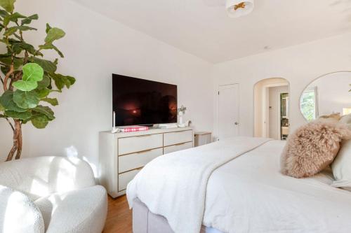 Luxurious Chic Chateau iconic Sunset Strip WeHo in Los Angeles, USA