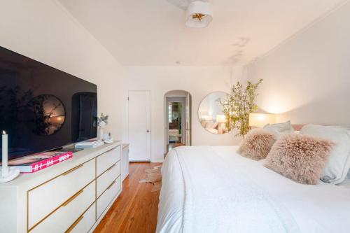 Luxurious Chic Chateau iconic Sunset Strip WeHo in Los Angeles, USA