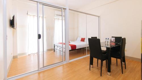 RedDoorz Plus at Alpina Heights Paranaque, Manila (fotografie 9)