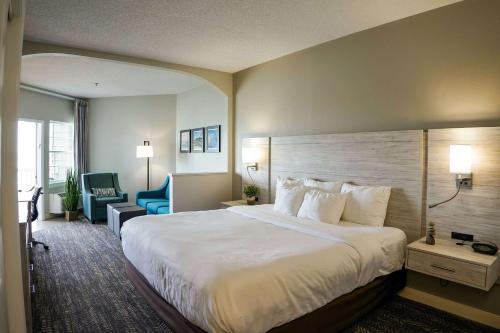 Deluxe View King Suite