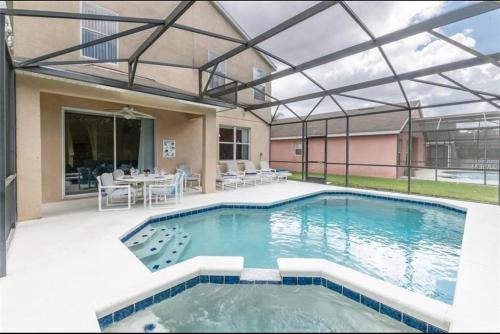 Book Now Disney and Theme Parks Days, Poolside Family Villa Awaits in Davenport, USA