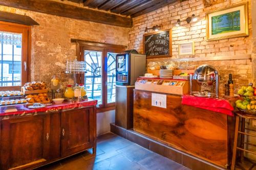 Hotel Tintoretto - image 10