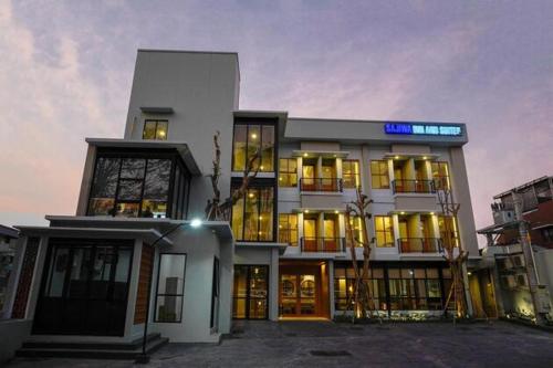 Sajiwa Inn and Suite Hotel in Bulu