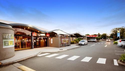 Bejárat, Nightcap At Balaclava Hotel in Greater Cairns
