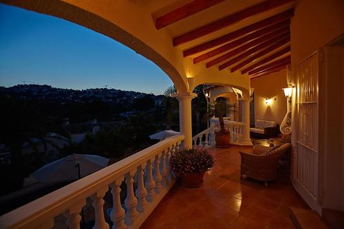 Erkély/terasz, Luxury 5 Bed Mountain Views Heated Pool Games Room in Pinar del Advocat