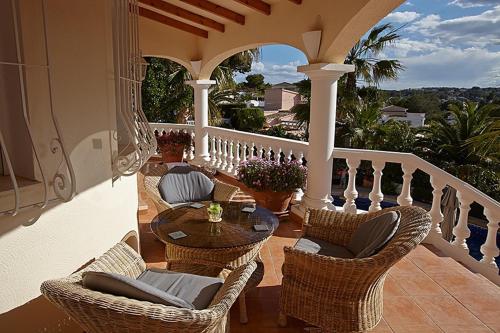 Erkély/terasz, Luxury 5 Bed Mountain Views Heated Pool Games Room in Pinar del Advocat