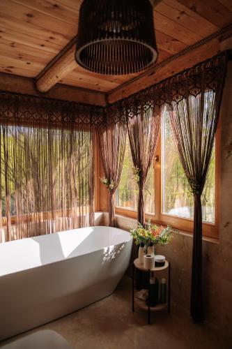 حمام, Cabana Pietrusa in Cavnic