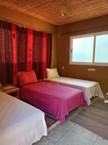 3 twin beds