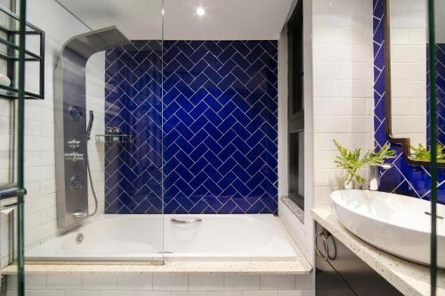 room detail thumbnail 2