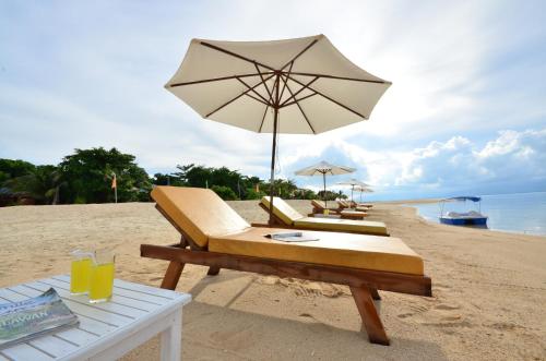 Beach, Arena Island in Narra