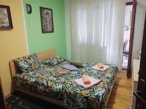 1 queen bed