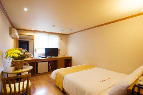 Angel Hotel Room Type - Standard Double Room
