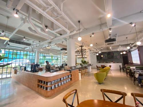 ห้องอาหาร, บีท โฮเทล กรุงเทพฯ (Beat Hotel Bangkok) near สถานีรถไฟฟ้าพระโขนง