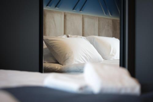 1 queen bed, 1 sofa bed