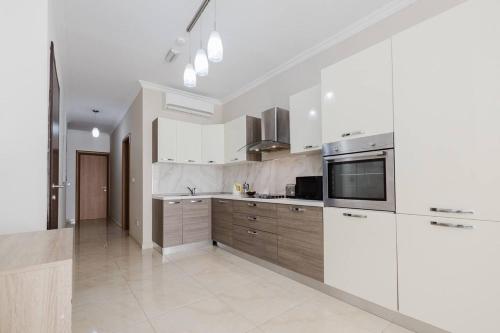 Prime Location 2bed St Julians By Homely - Tap to explore photos
