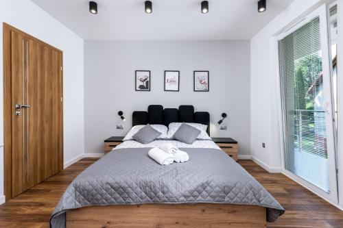 Prestigious Residence with Garden, Garage, and Elegant Rooms, Cracovia (foto 3)