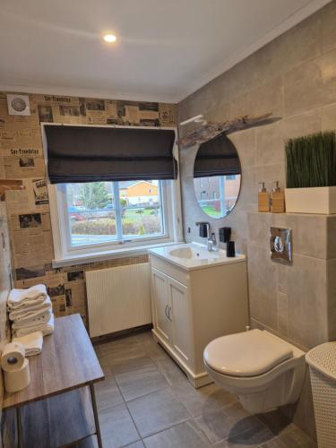 ห้องน้ำ, Vertshuset Fannarheimr - Bed &Breakfast in อูร์คังเงอร์