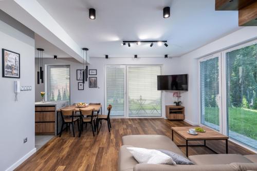 Prestigious Residence with Garden, Garage, and Elegant Rooms, Cracovia (foto 5)