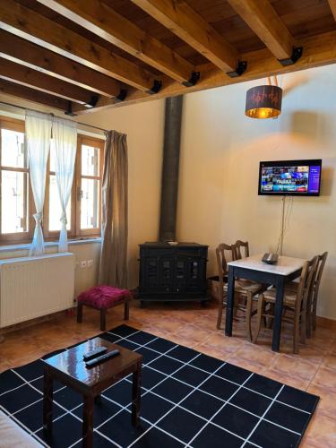 Frigias 1, Arachova (fotografie 3)