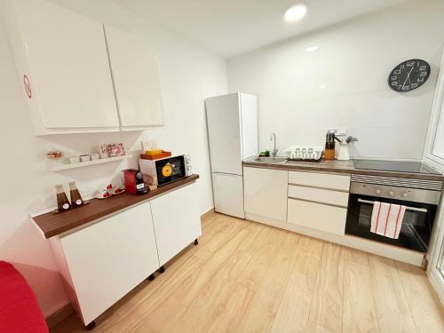 Kitchen, Rosa Rooms, Habitacion con bano privado in Pozuelo De Alarcon
