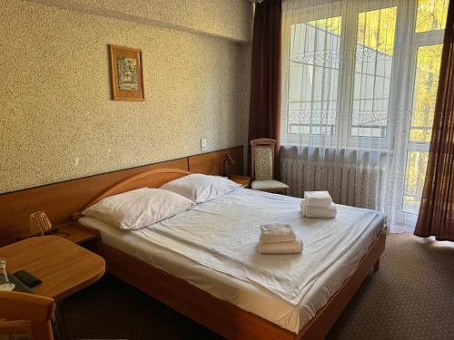 Hotel Echo - image 4