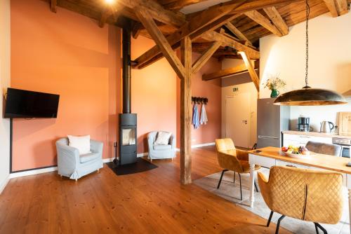 Shared lounge/TV area, Storchenhof Blumenow in Furstenberg-Havel