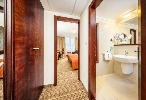 Apollo Hotel Bratislava - image 12