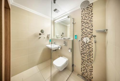 Deluxe Double or Twin Room with Free Minibar image 8