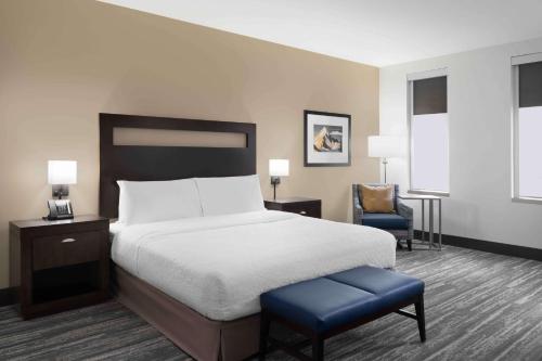 Hampton Inn & Suites Denver Downtown Convention Center - image 7