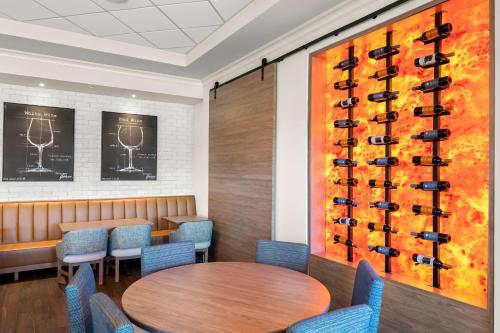 Hilton Garden Inn Suffolk Riverfront - image 2