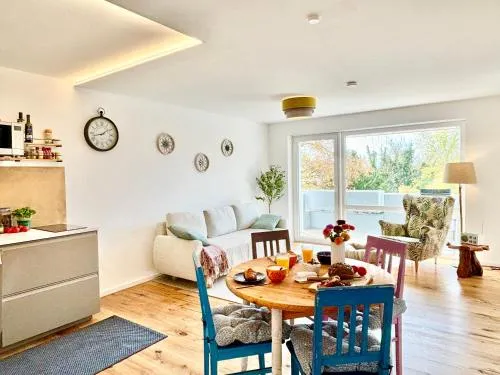 Snug Stays 5 - Design Apartment mit Sonnenbalkon, ruhig, zentral in Herrsching am Ammersee, Deutschland