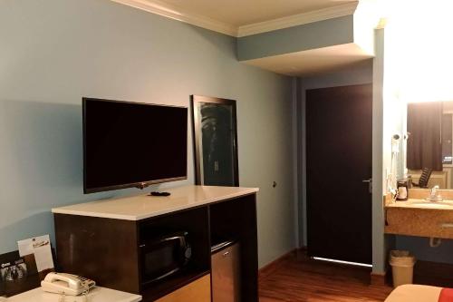 Econo Lodge Milldale - Southington in Plantsville, USA